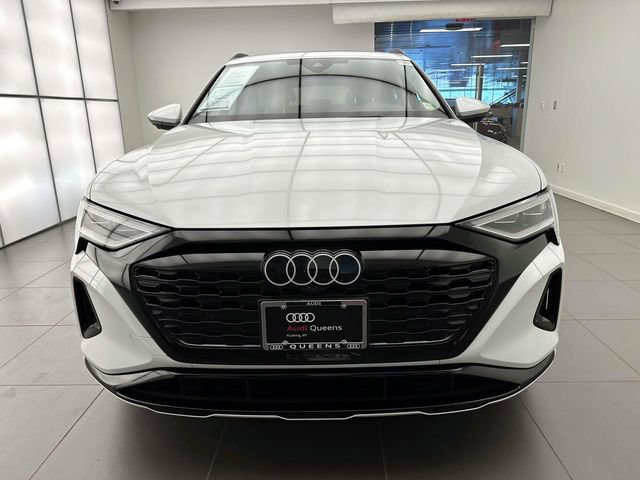 Certified 2024 Audi Q8 e-tron Premium Plus w/ Premium Plus Package AWD/4WD image 7