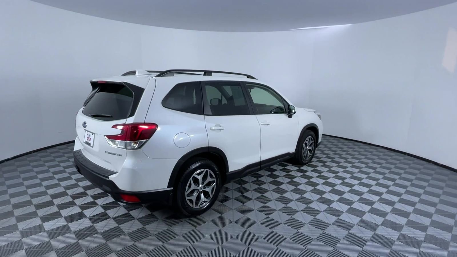 Used 2019 Subaru Forester Premium w/ All-Weather Package AWD/4WD image 8