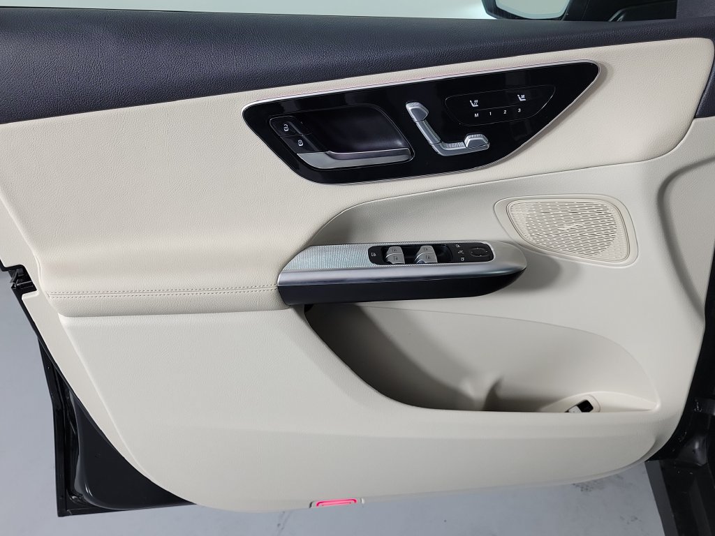 Used 2026 Mercedes-Benz GLC 300 image 19