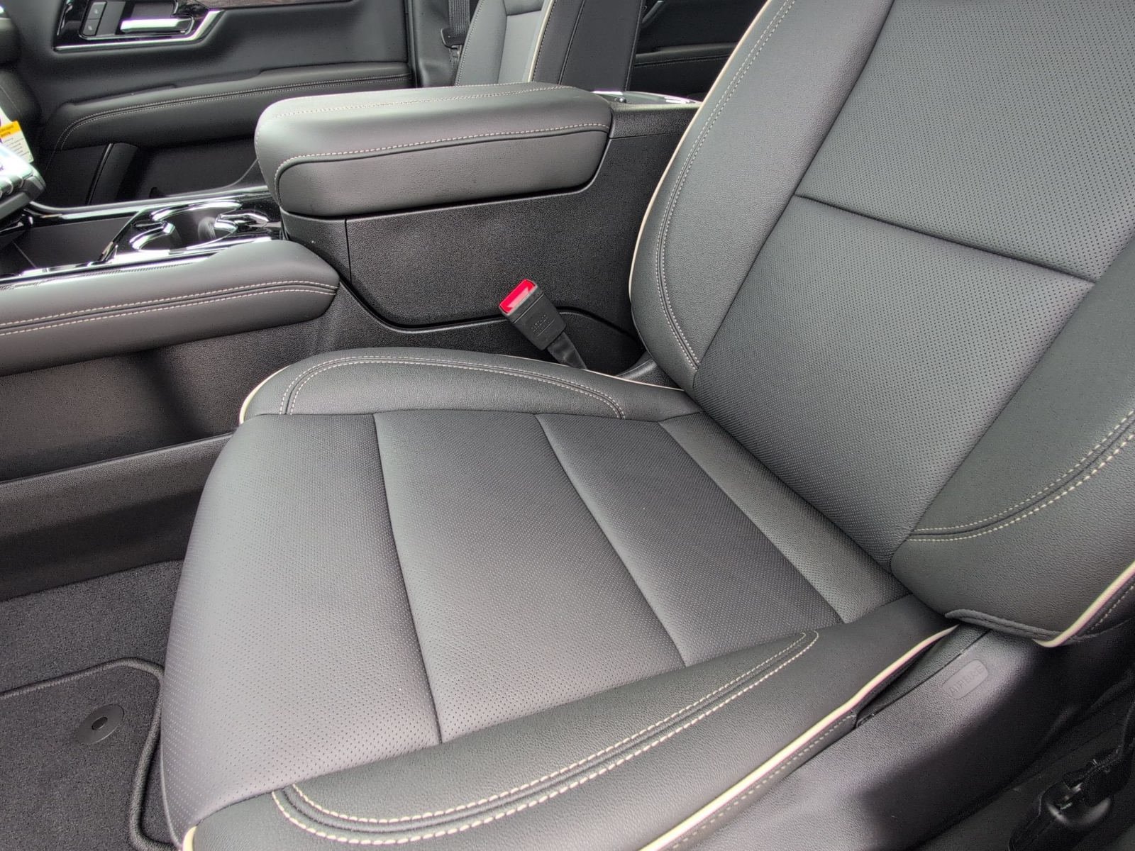 New 2026 GMC Yukon XL Elevation w/ Elevation Premium Package AWD/4WD image 24