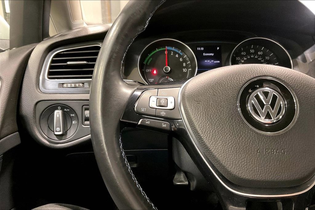 Used 2019 Volkswagen e-Golf SE w/ Driver Assistance Package FWD image 11
