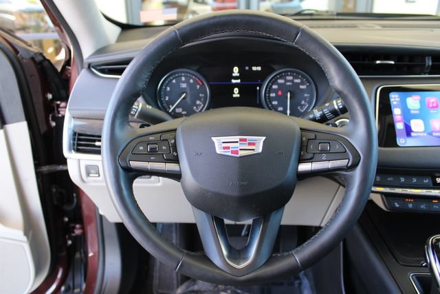 Used 2022 Cadillac XT4 Premium Luxury w/ Technology Package FWD image 14