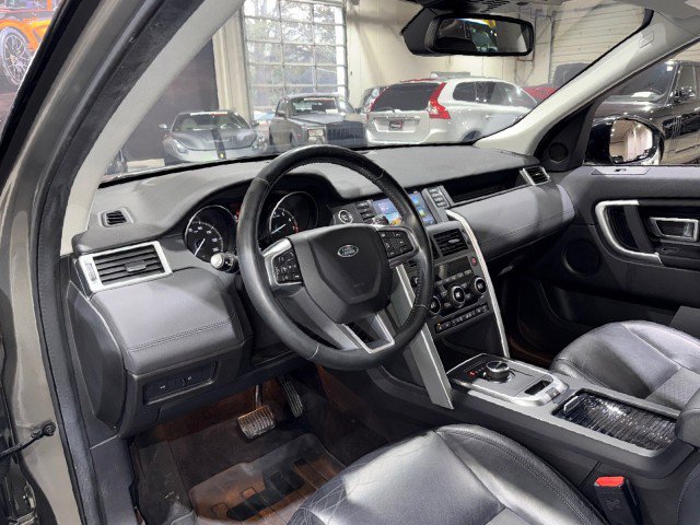 Used 2017 Land Rover Discovery Sport SE image 7