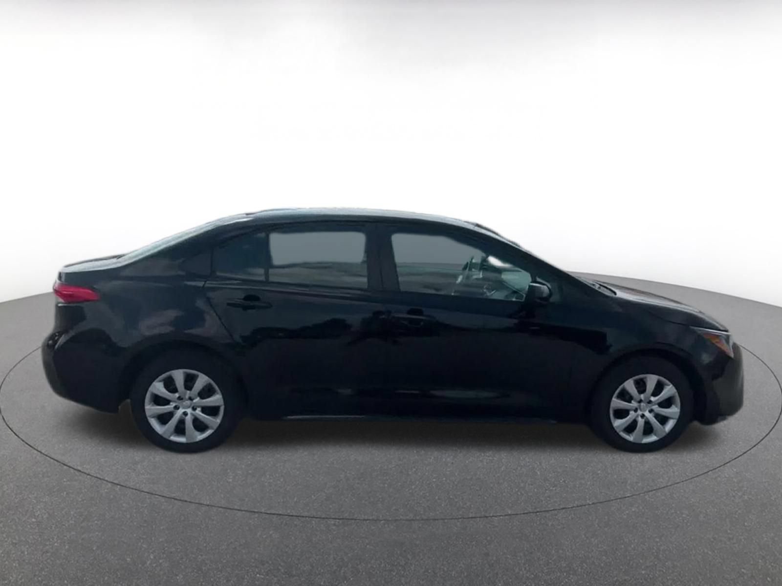 Used 2025 Toyota Corolla LE FWD image 8