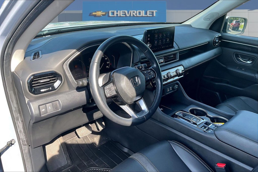 Used 2025 Honda Pilot Touring image 17