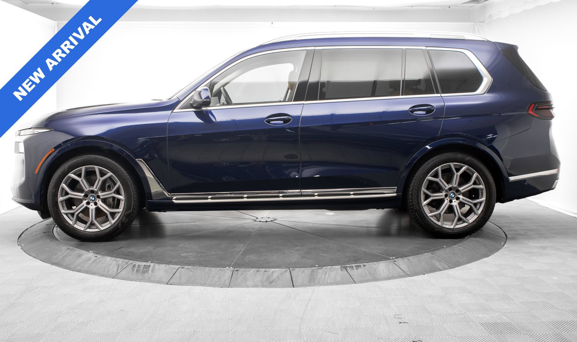 Used 2024 BMW X7 xDrive40i w/ Climate Comfort Package AWD/4WD image 6
