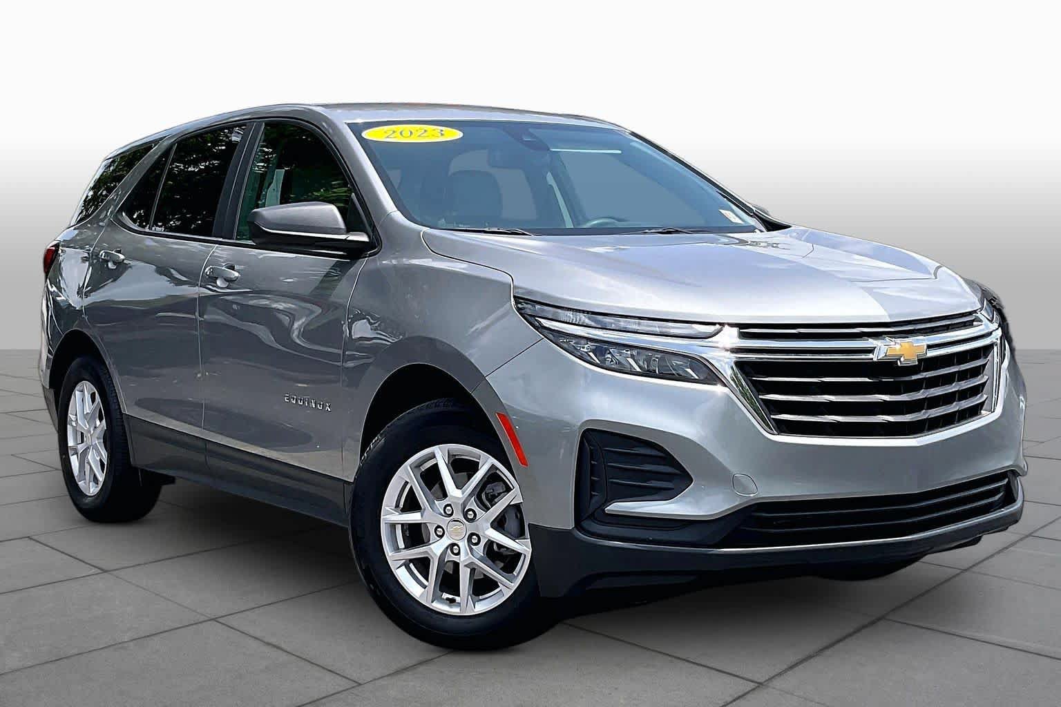 Used 2023 Chevrolet Equinox LS w/ LS Convenience Package FWD image 3