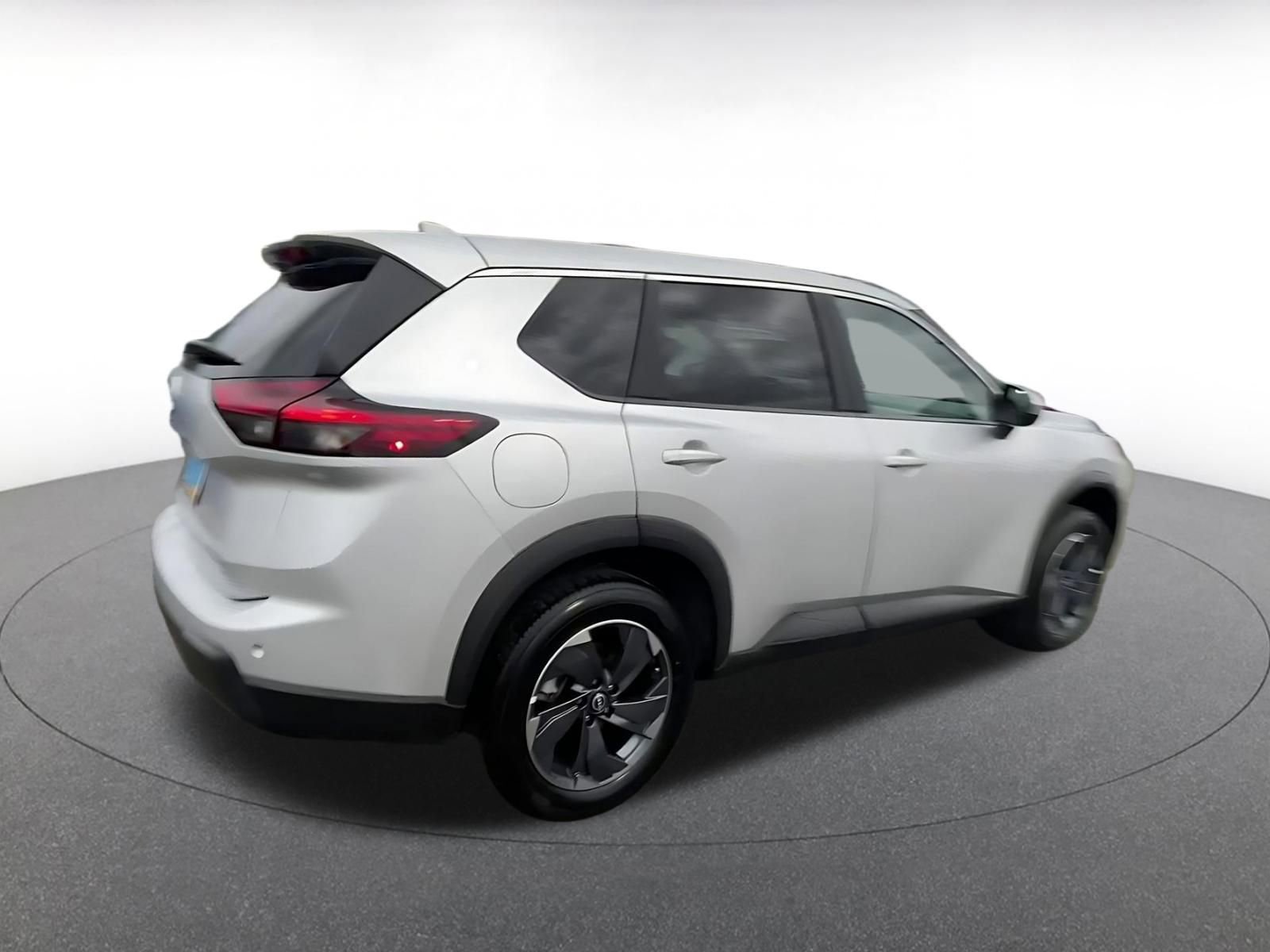 Used 2025 Nissan Rogue SV image 15