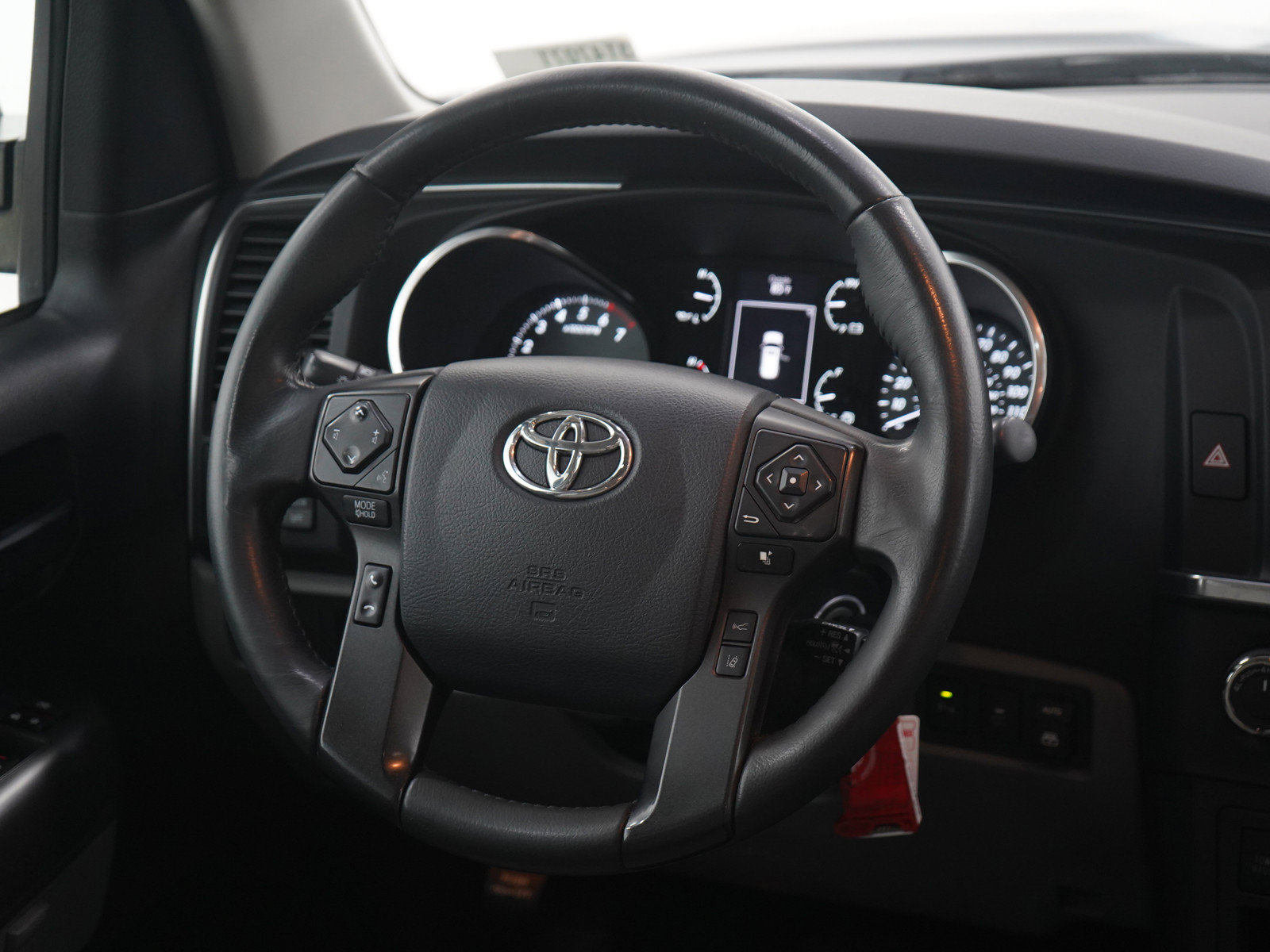 Used 2018 Toyota Sequoia SR5 AWD/4WD image 15