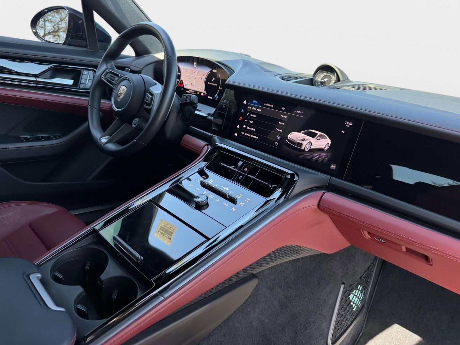 Used 2024 Porsche Panamera image 25