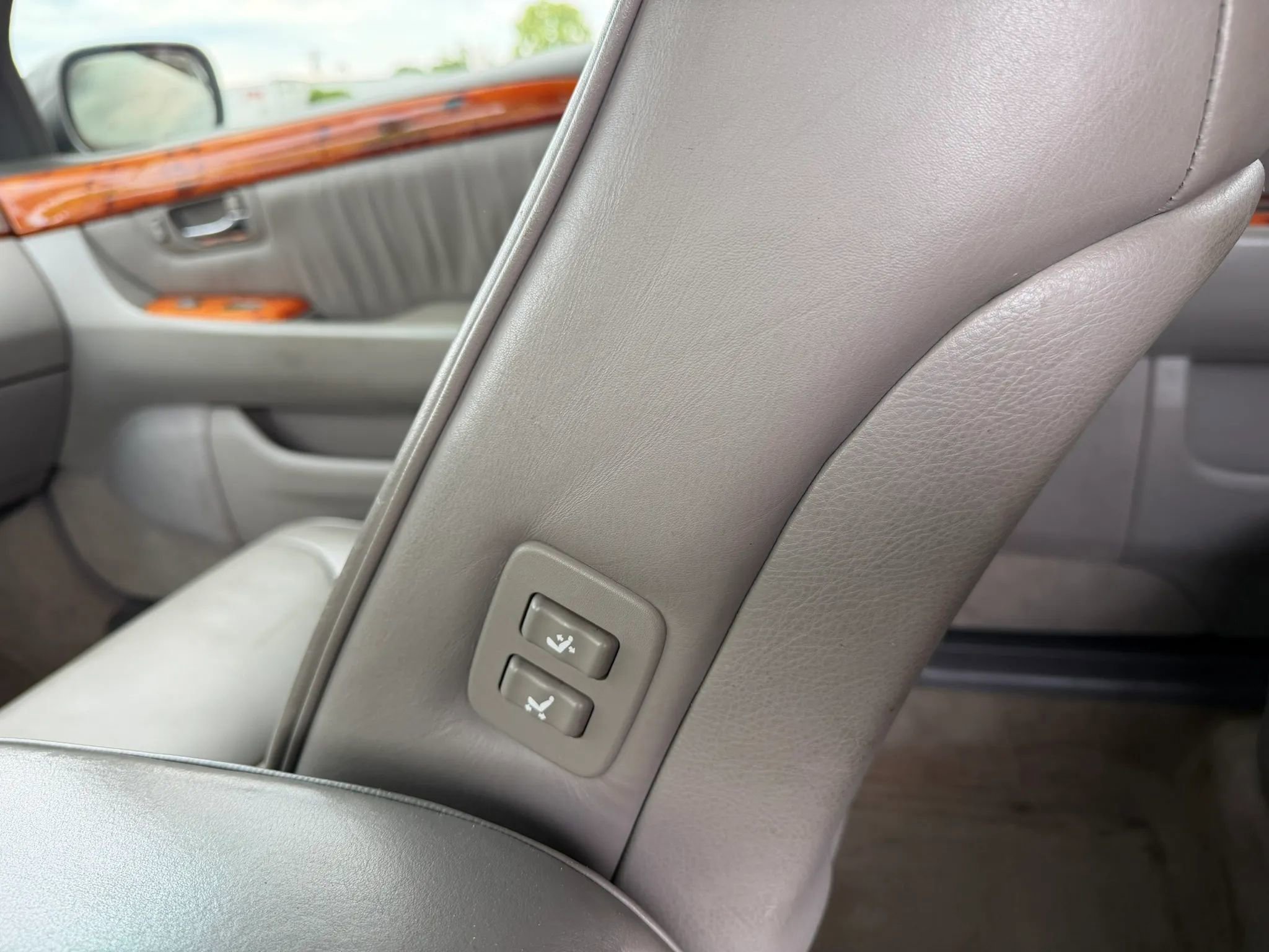 Used 2002 Lexus LS 430 RWD image 15