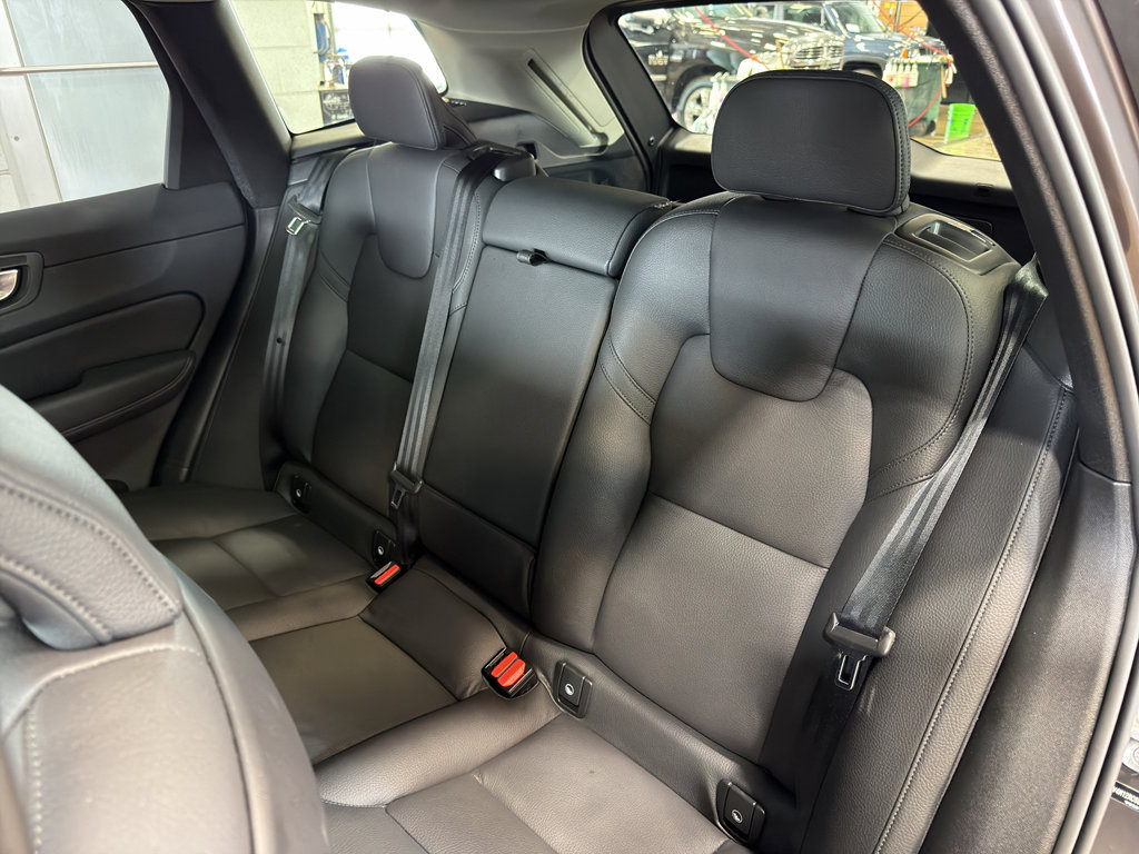 Used 2025 Volvo XC60 B5 Plus w/ Climate Package image 36