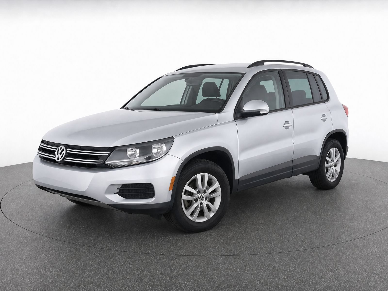 Used 2015 Volkswagen Tiguan S FWD image 7