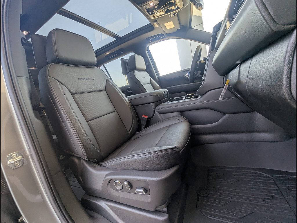New 2026 GMC Yukon XL Denali w/ Denali Reserve Package AWD/4WD image 15