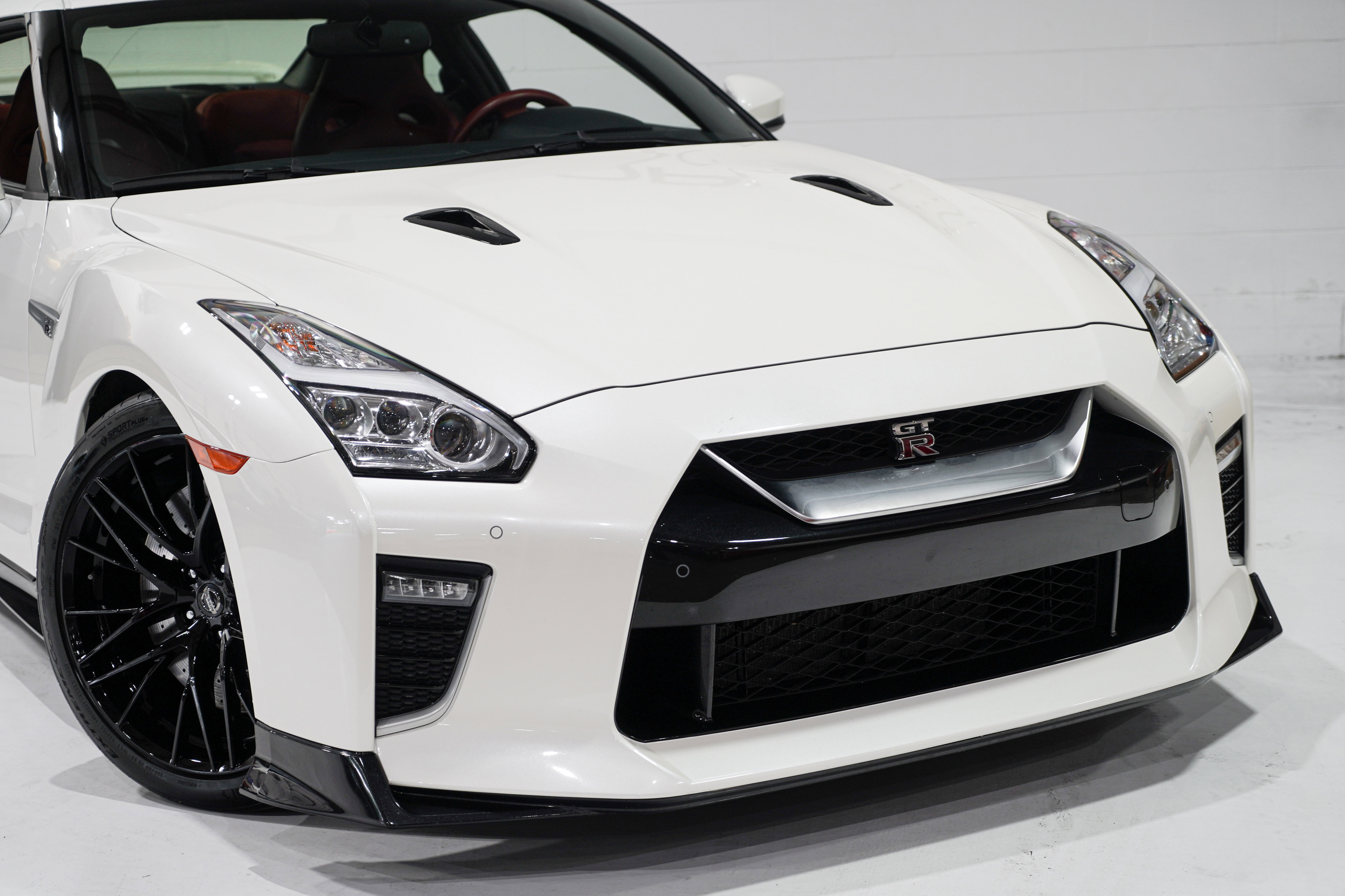 Used 2021 Nissan GT-R Premium AWD/4WD image 24