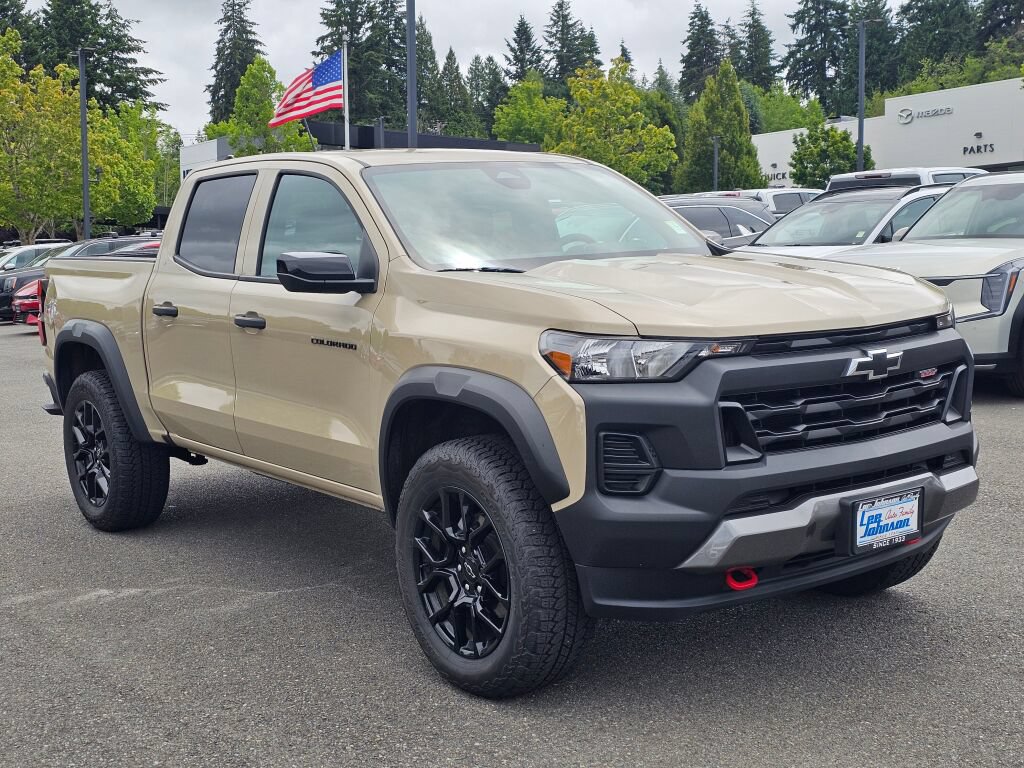 Used 2024 Chevrolet Colorado Trail Boss w/ LPO, Dark Essentials Package AWD/4WD image 3