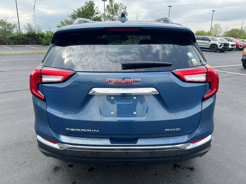 Used 2024 GMC Terrain SLT w/ Infotainment Package II image 4
