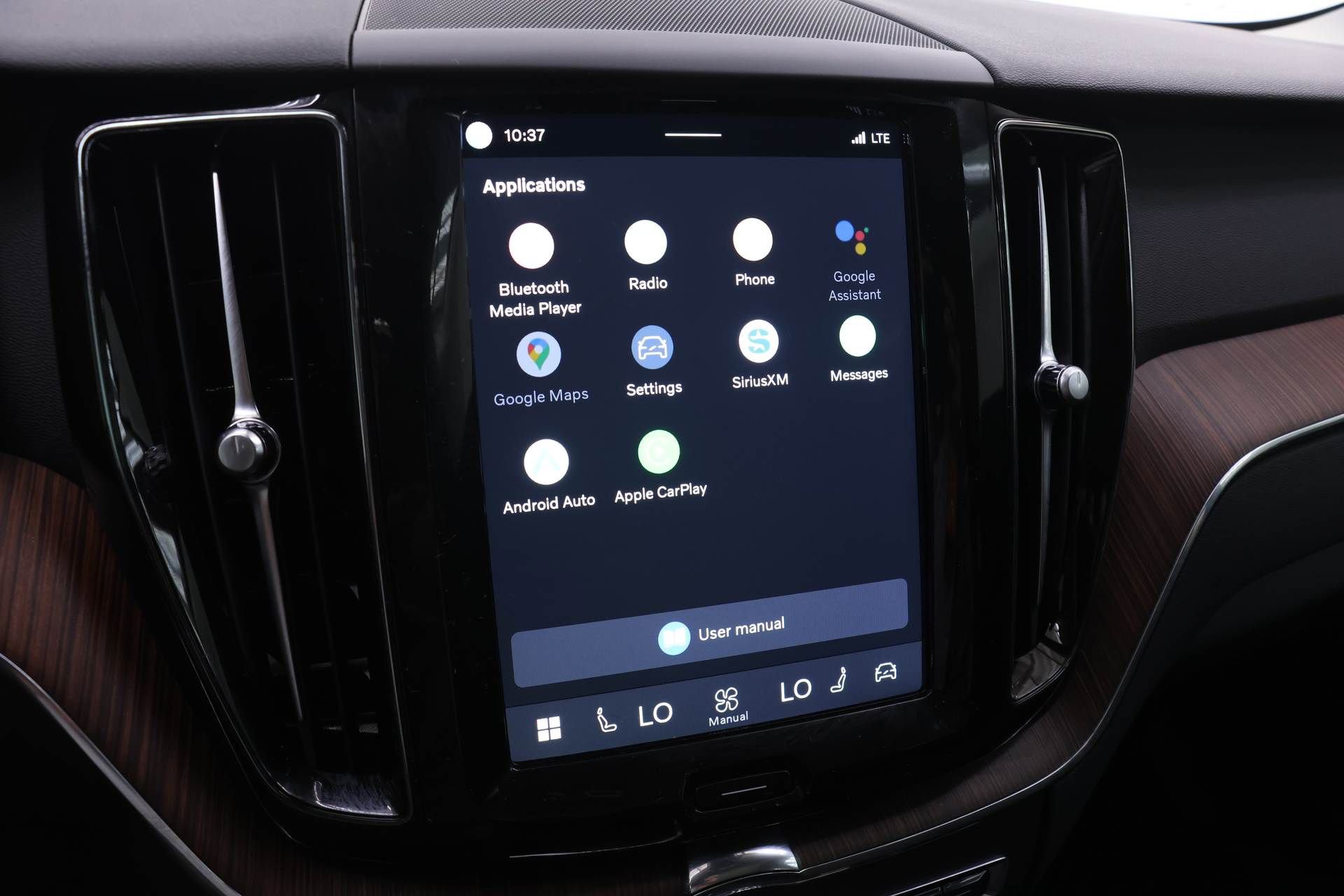 Certified 2024 Volvo XC60 B5 Plus w/ Protection Package Premier image 11