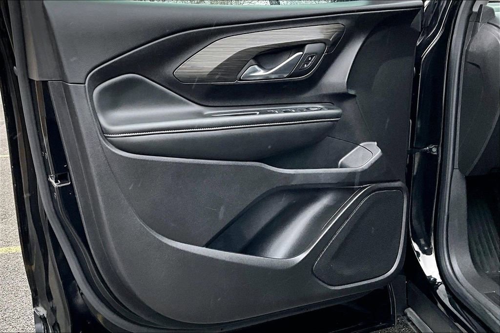 Used 2024 GMC Terrain SLE image 21