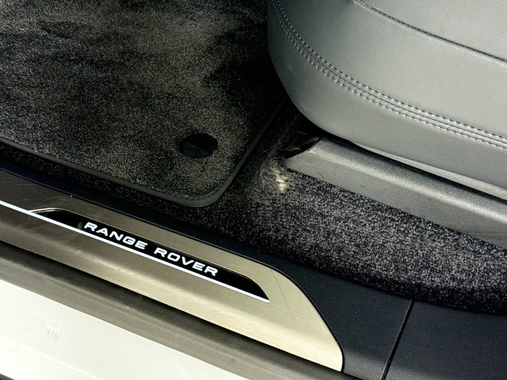 Used 2024 Land Rover Range Rover SE image 18