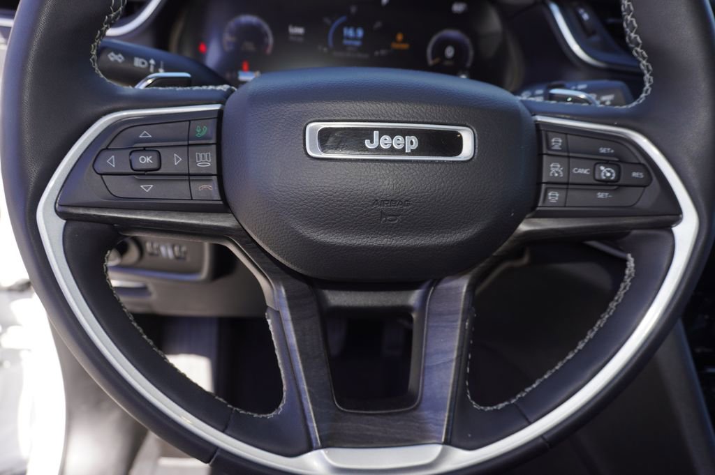 Used 2023 Jeep Grand Cherokee Limited image 21