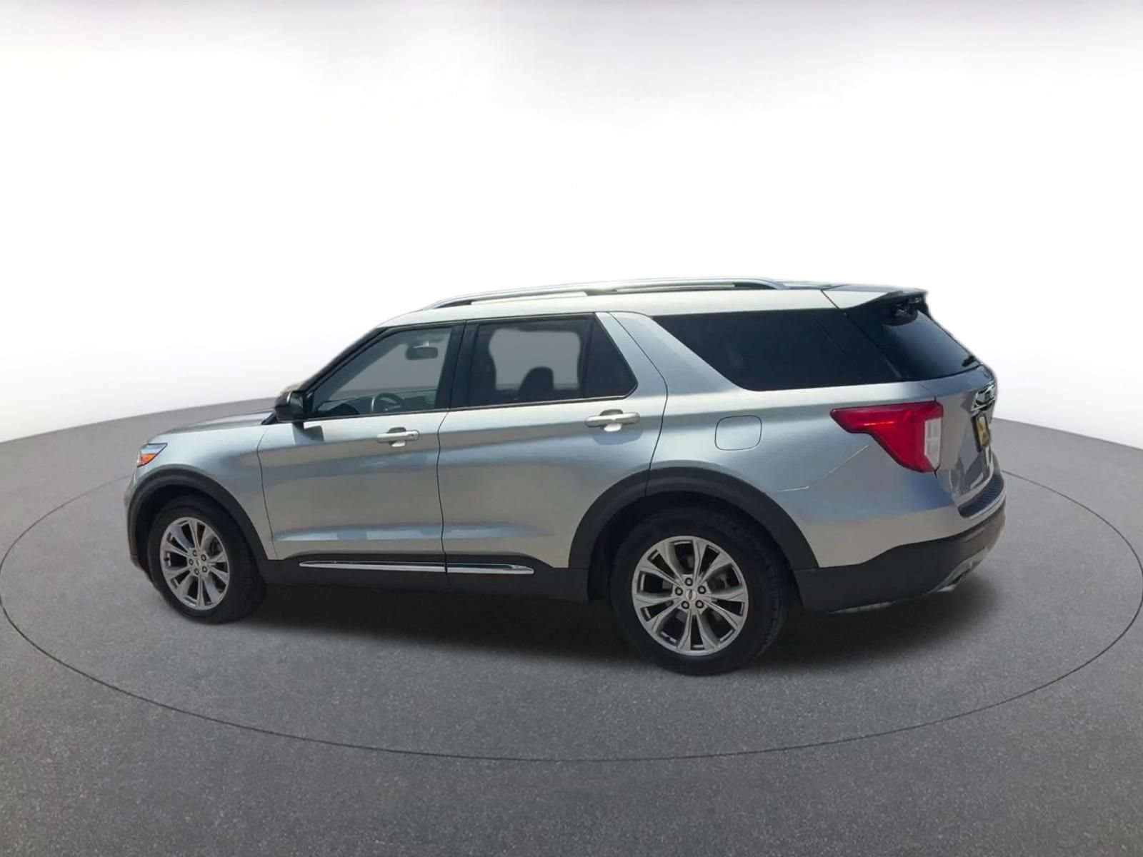 Used 2024 Ford Explorer Limited RWD image 8