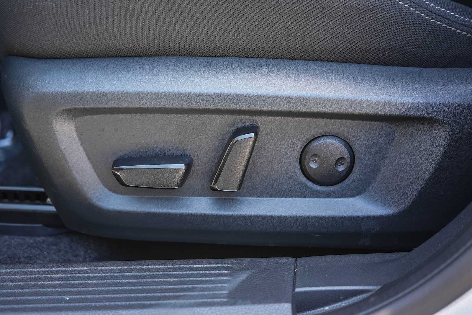Used 2025 Nissan Rogue SV AWD/4WD image 20