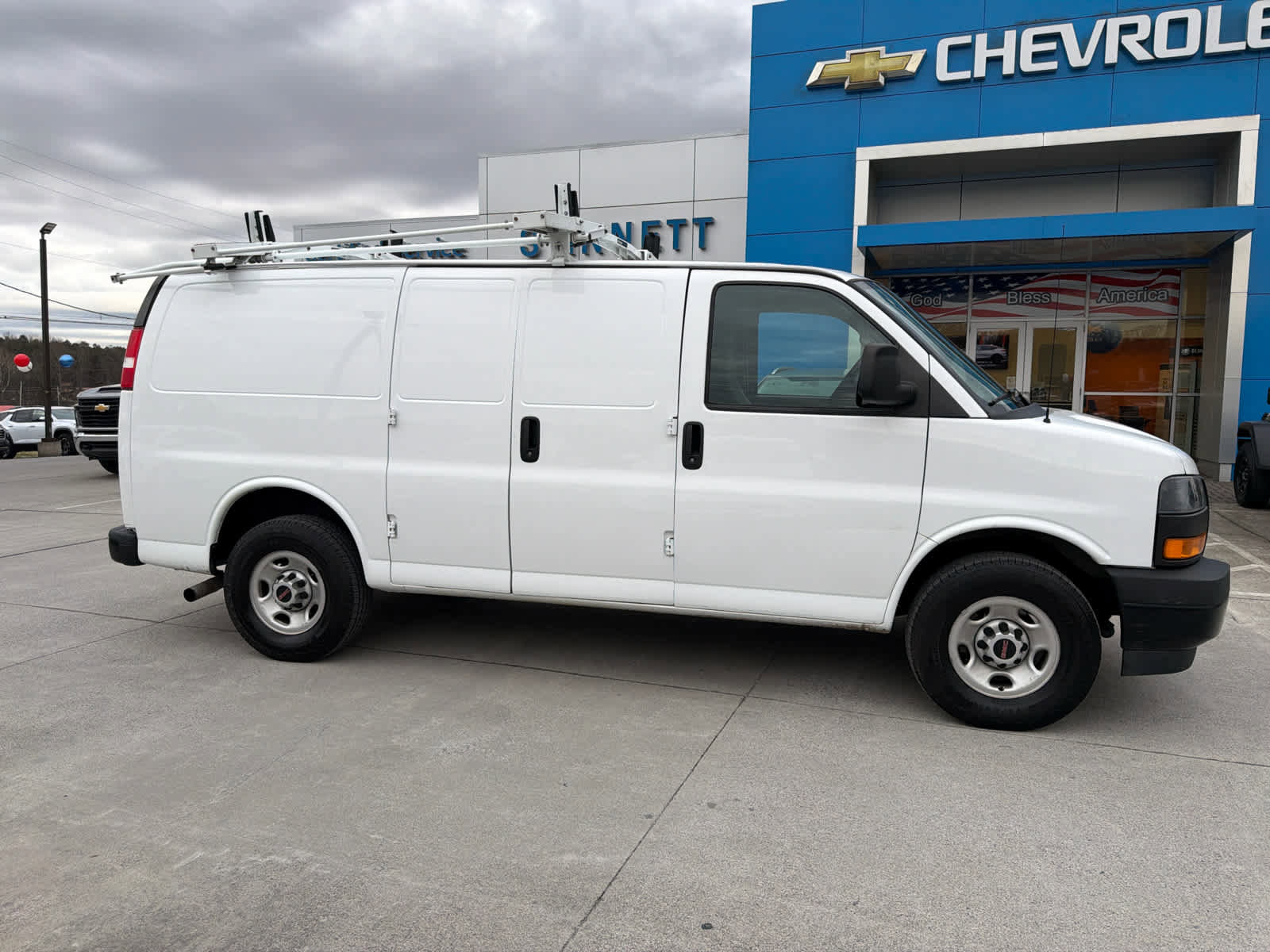 Used 2023 GMC Savana 2500 w/ Driver Convenience Package RWD image 2