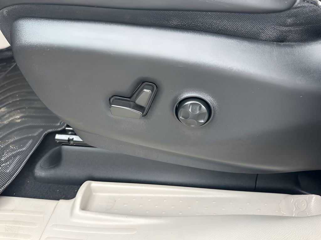 Used 2022 Chrysler Pacifica Limited image 10