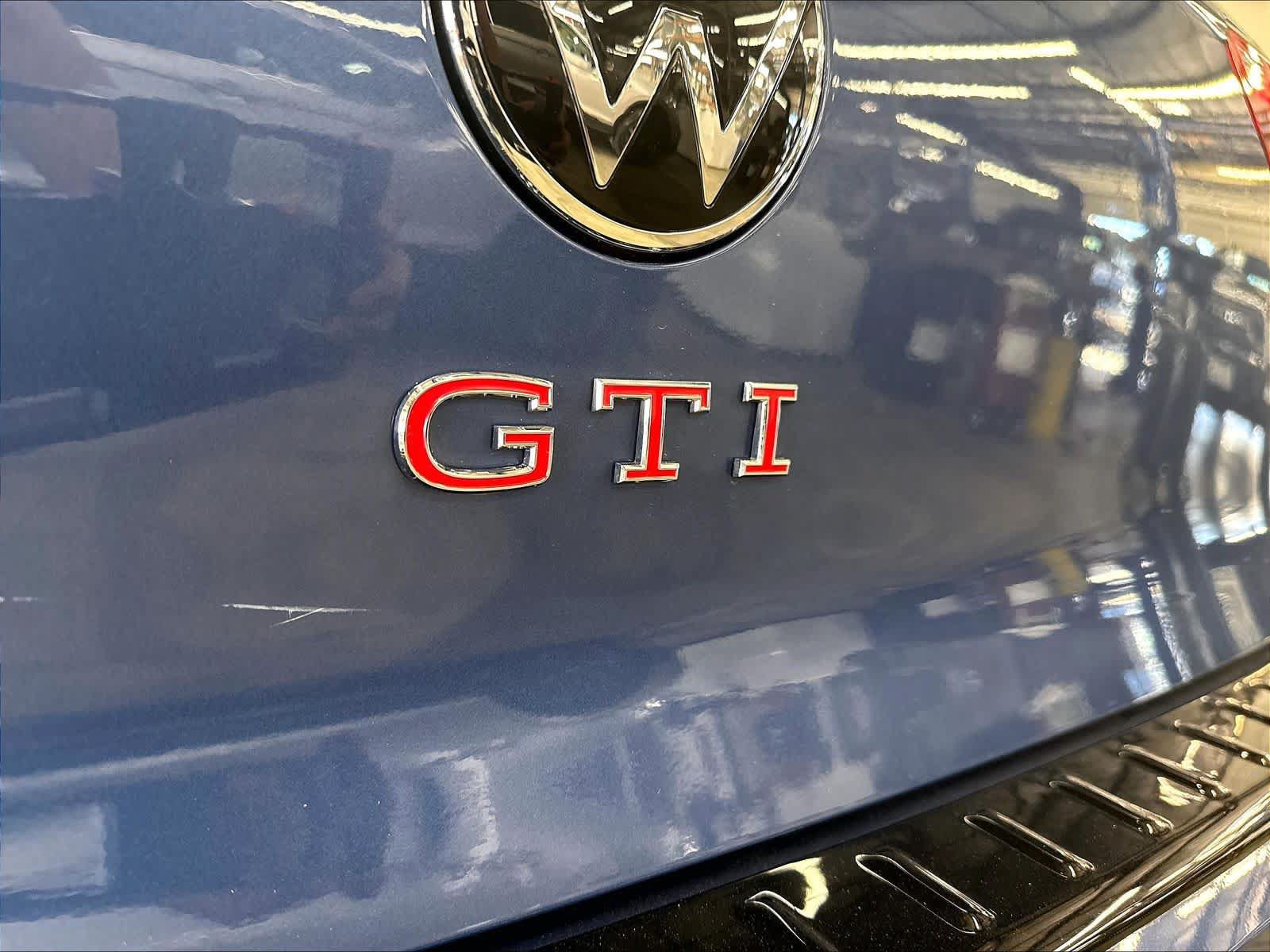 New 2026 Volkswagen GTI SE FWD image 9