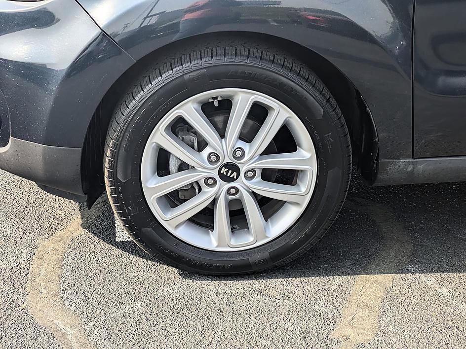 Used 2019 Kia Soul + image 10