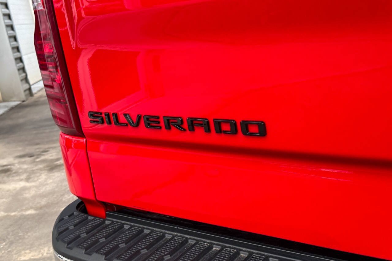 Used 2021 Chevrolet Silverado 1500 LT w/ LPO, Dark Essentials Package AWD/4WD image 17