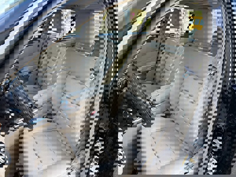 Used 2014 Mercedes-Benz E 250 BlueTEC Sedan image 13