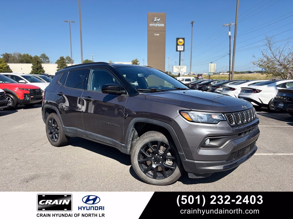 Used 2024 Jeep Compass Latitude w/ Convenience Group AWD/4WD image 1