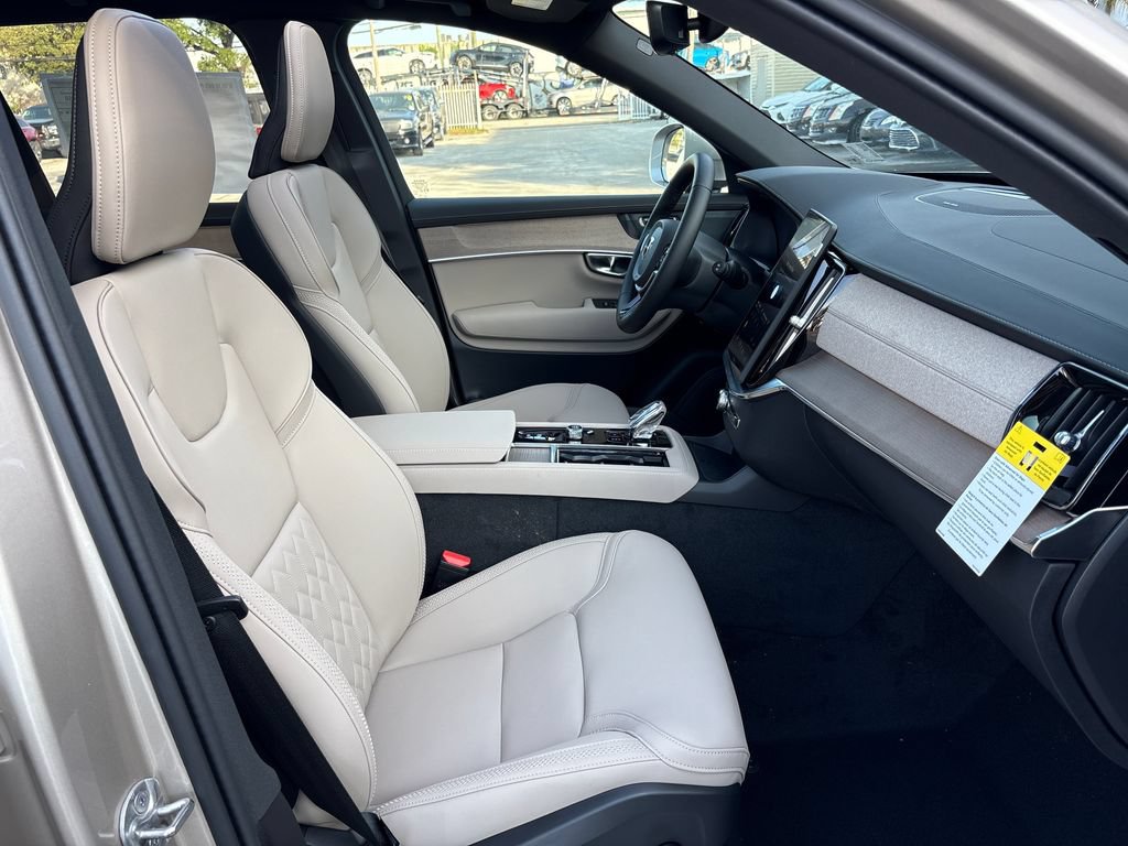 New 2026 Volvo XC90 T8 Plus w/ Protection Package Premier AWD/4WD image 16