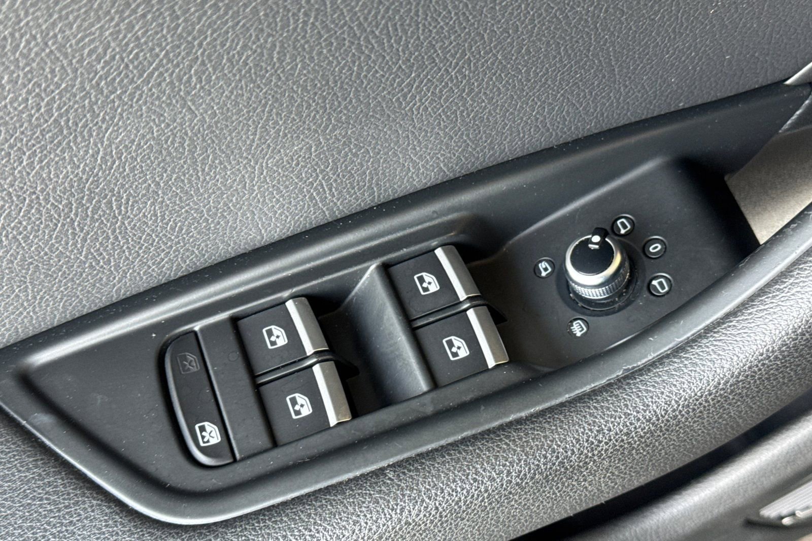 Used 2017 Audi A4 2.0T Premium Plus w/ Premium Plus Package FWD image 11