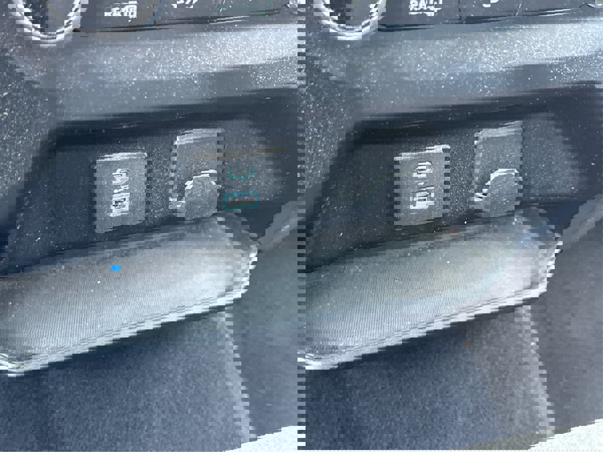 Used 2023 Ford F150 XLT image 40