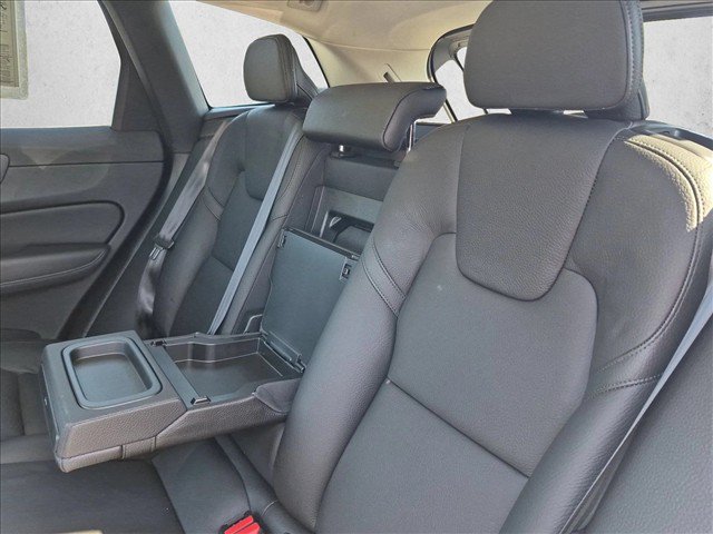 Used 2021 Volvo XC60 T5 Momentum w/ Premium Package FWD image 29