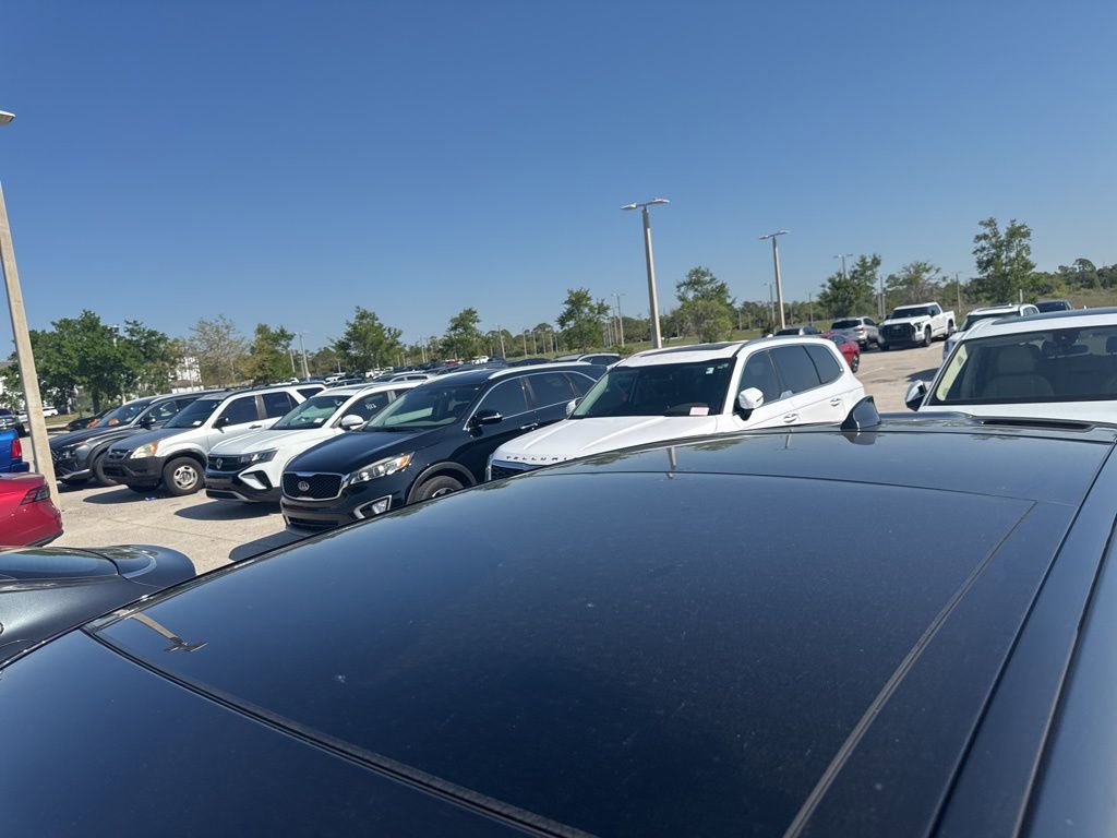 Used 2021 Land Rover Range Rover Velar R-Dynamic S image 9