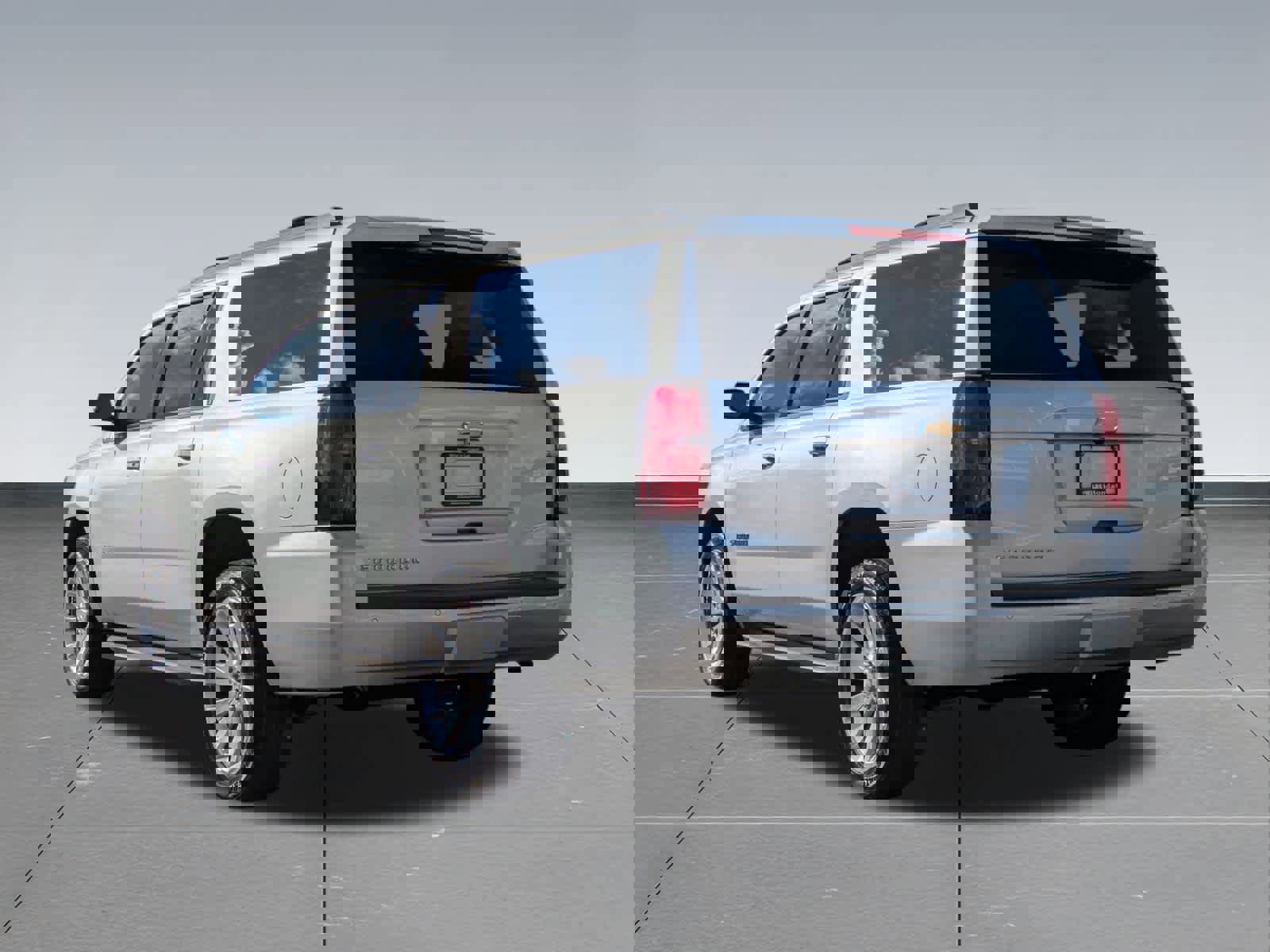 Used 2019 Chevrolet Suburban LT w/ Luxury Package image 4