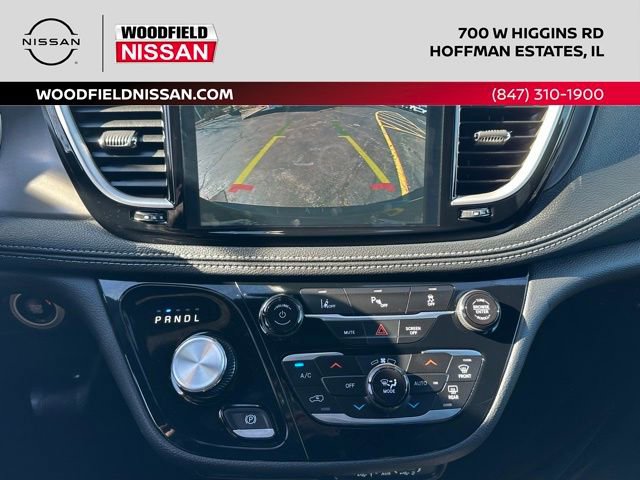 Used 2025 Chrysler Pacifica Select image 38
