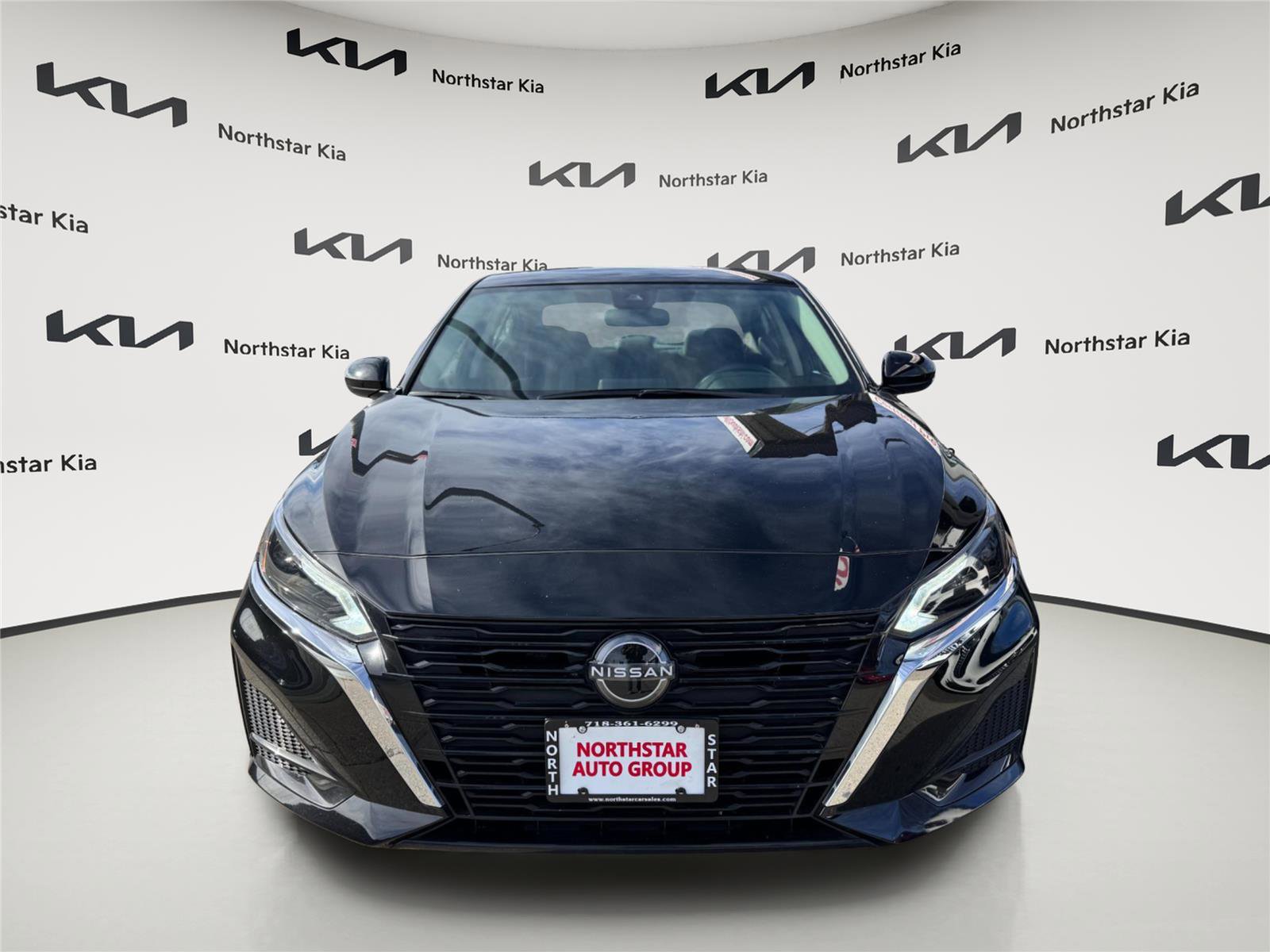 Used 2023 Nissan Altima 2.5 SV image 2