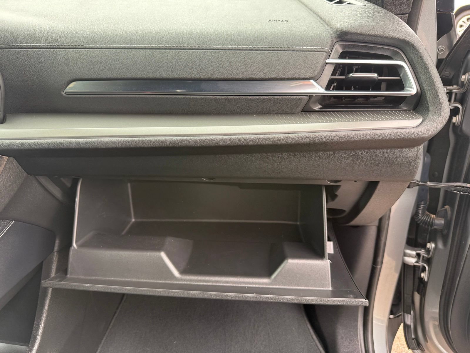 Certified 2025 Chevrolet Traverse LT FWD image 28
