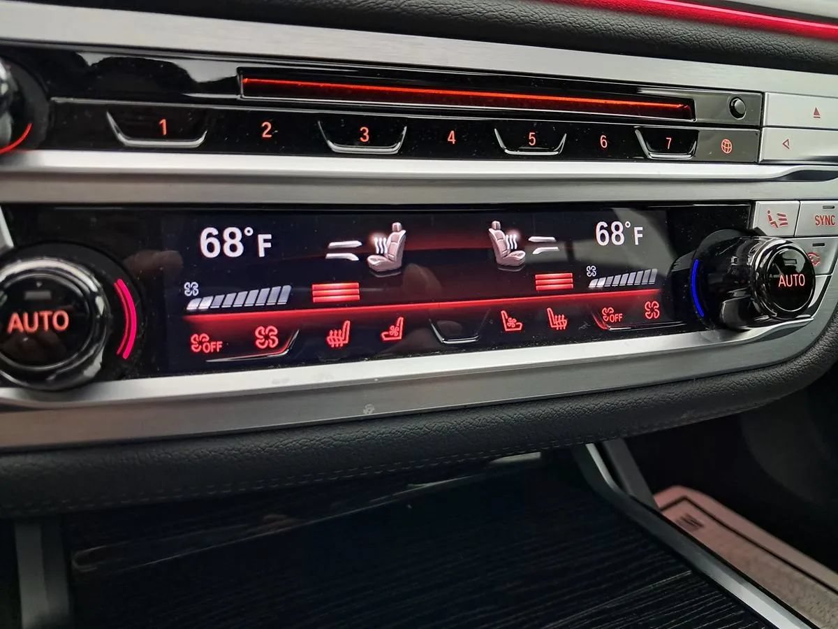 Used 2019 BMW 750i xDrive w/ Executive Package AWD/4WD image 25