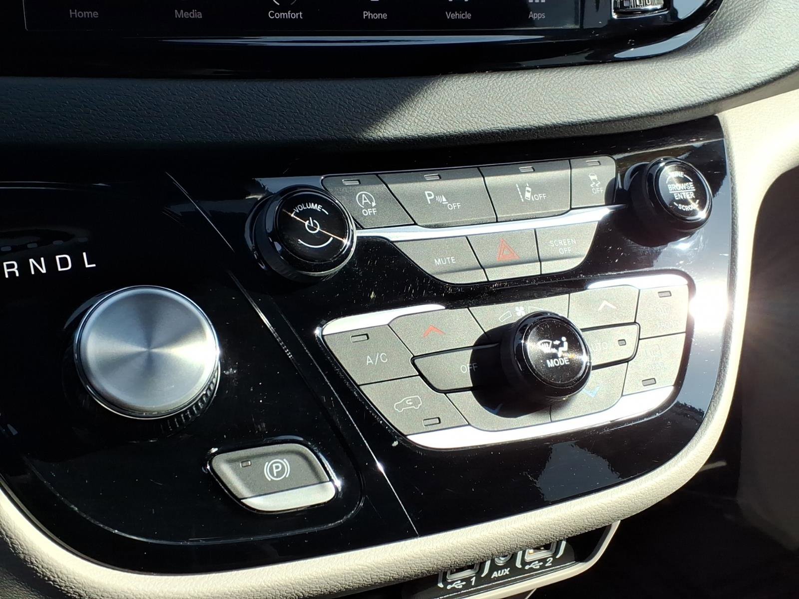 Used 2024 Chrysler Pacifica Touring-L image 20