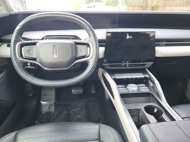 Used 2024 Lincoln Nautilus Reserve image 16