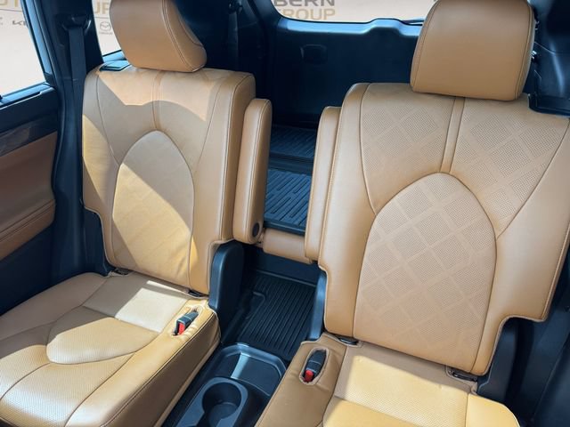 Used 2024 Toyota Highlander Platinum AWD/4WD image 13