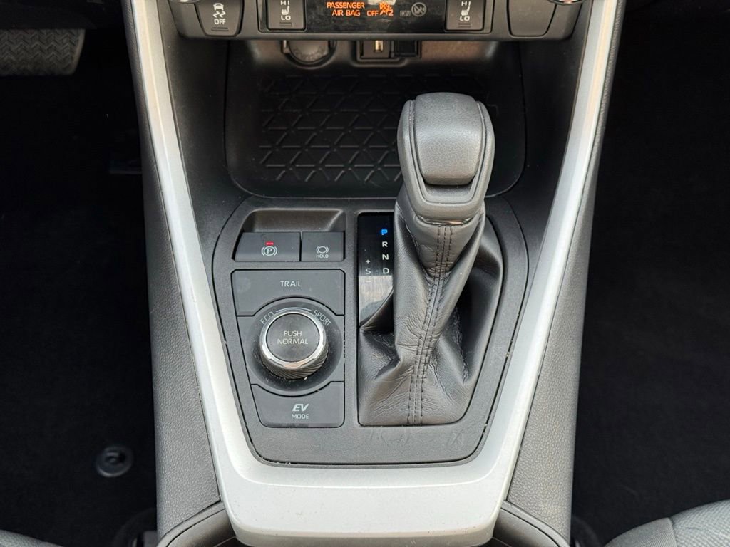 Certified 2022 Toyota RAV4 XLE w/ Convenience Package image 33