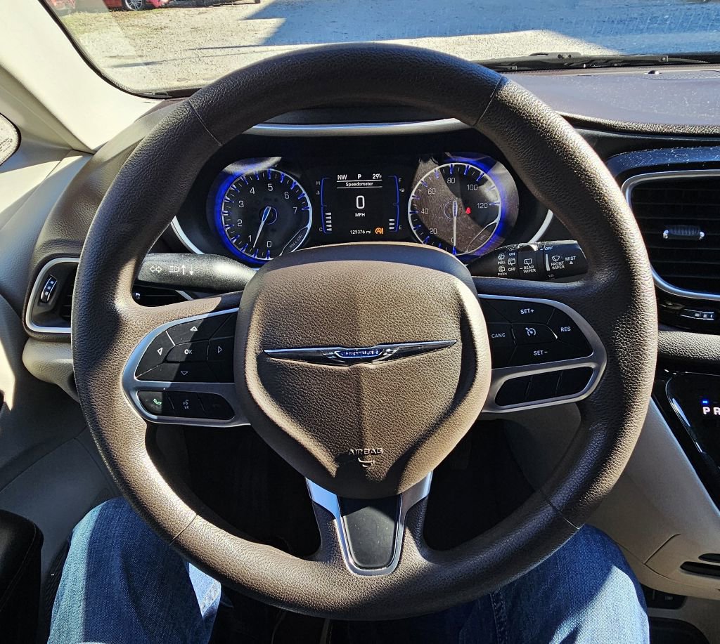 Used 2020 Chrysler Pacifica Touring image 7