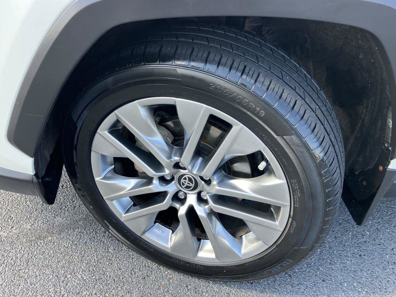 Used 2022 Toyota RAV4 XLE Premium AWD/4WD image 9